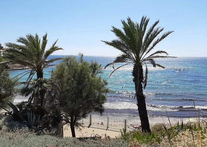 Sanary- La Vie Est Belle- Centre Ville 2 Minutes A Pied- Plage 5 Minutes