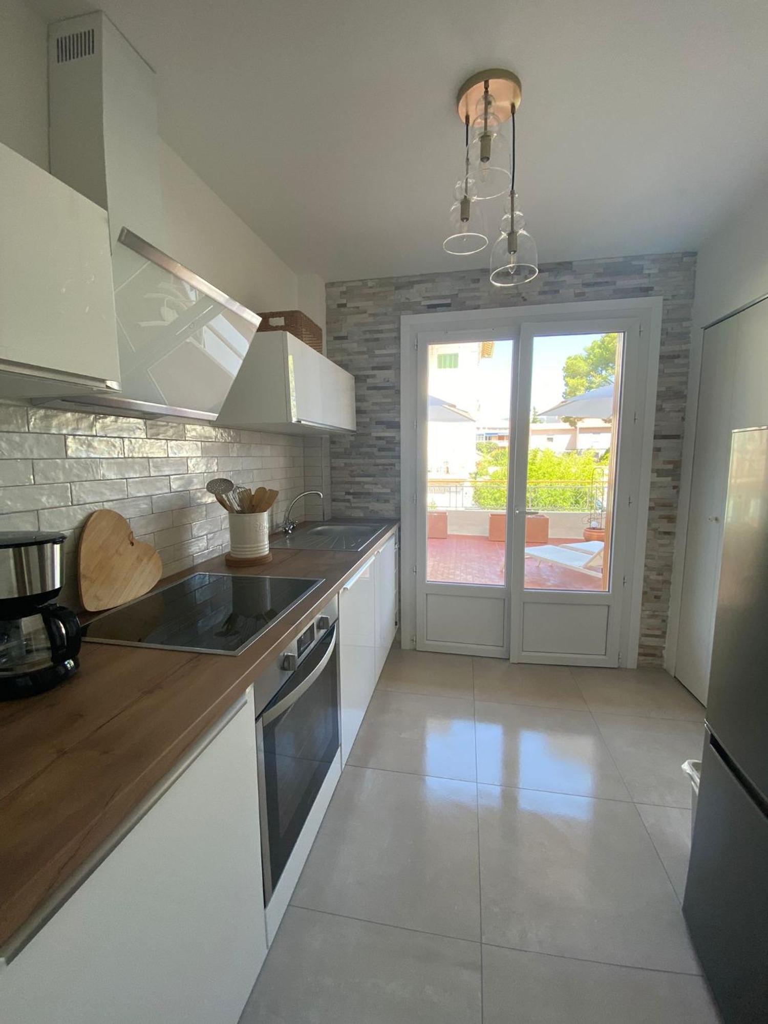 Sanary- La Vie Est Belle- Centre 2 Minutes A Pied- 5 Minutes Apartment