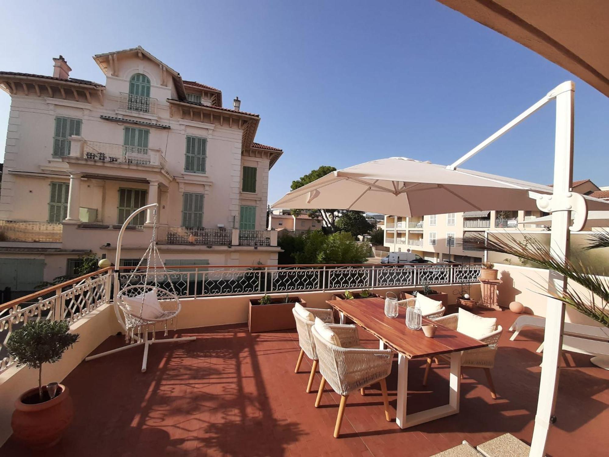 Apartment Sanary- La Vie Est Belle- Centre 2 Minutes A Pied- 5 Minutes Sanary-sur-Mer