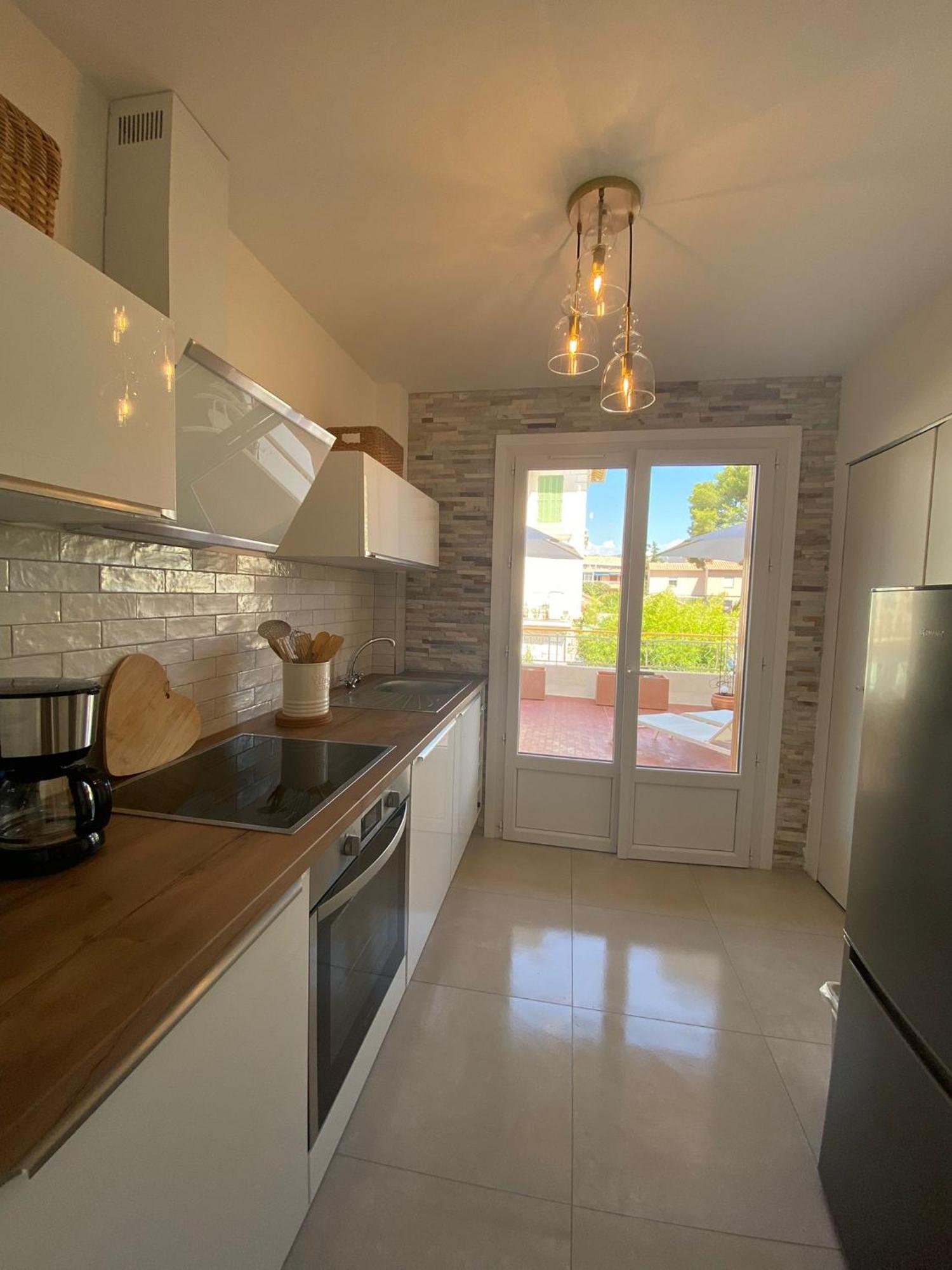 Apartment Sanary- La Vie Est Belle- Centre 2 Minutes A Pied- 5 Minutes *